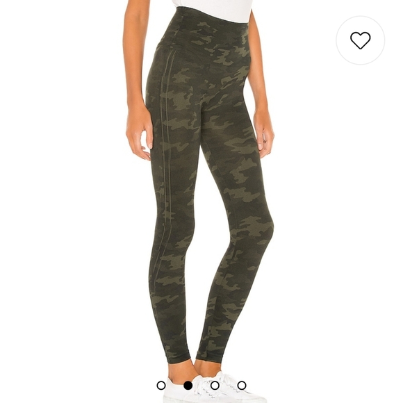 Spanx Look At Me Now Seamless Legging in Green Camo - Picture 2 of 5